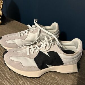 New Balance 327 sneaker